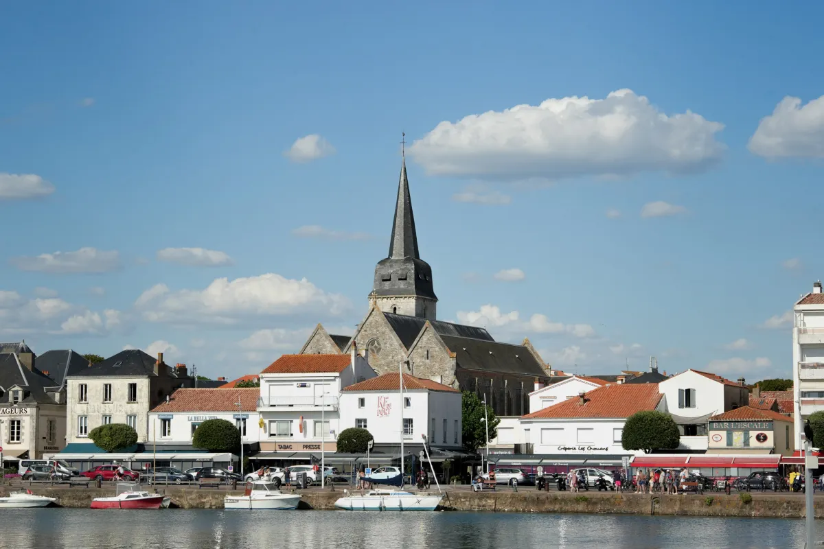 1/2000 • f/16 • ISO 1600 • 85 mm