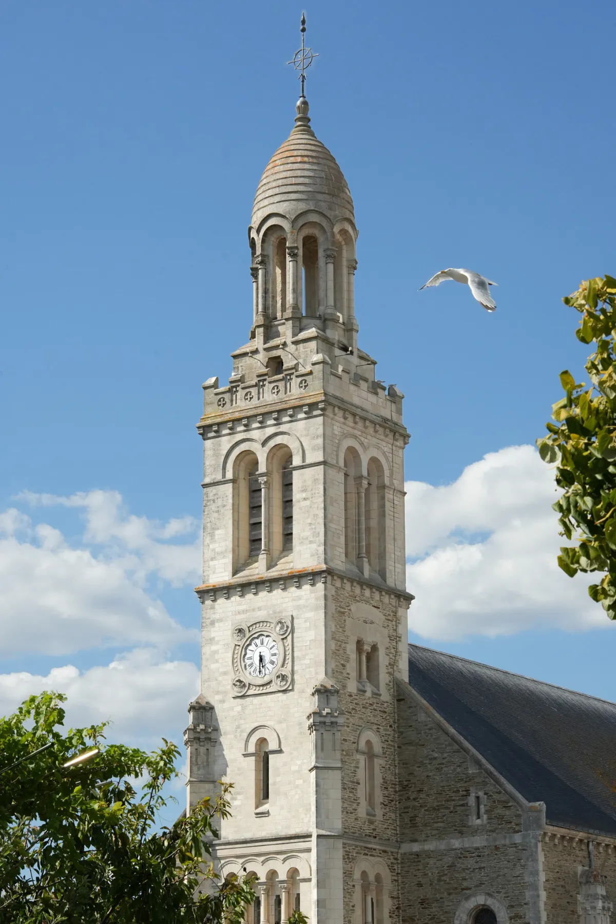 1/2000 • f/16 • ISO 2000 • 85 mm