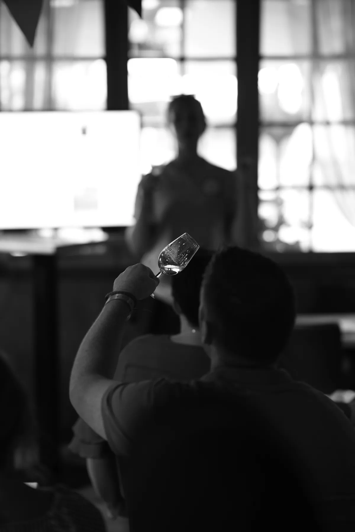 1/80 • f/2 • ISO 640 • 85 mm