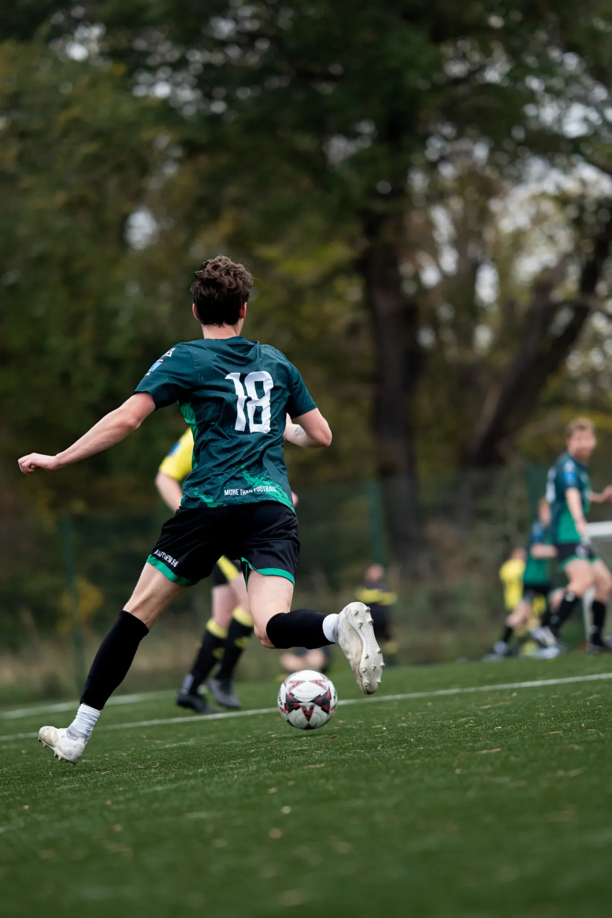 1/2000 • f/1.4 • ISO 400 • 85 mm