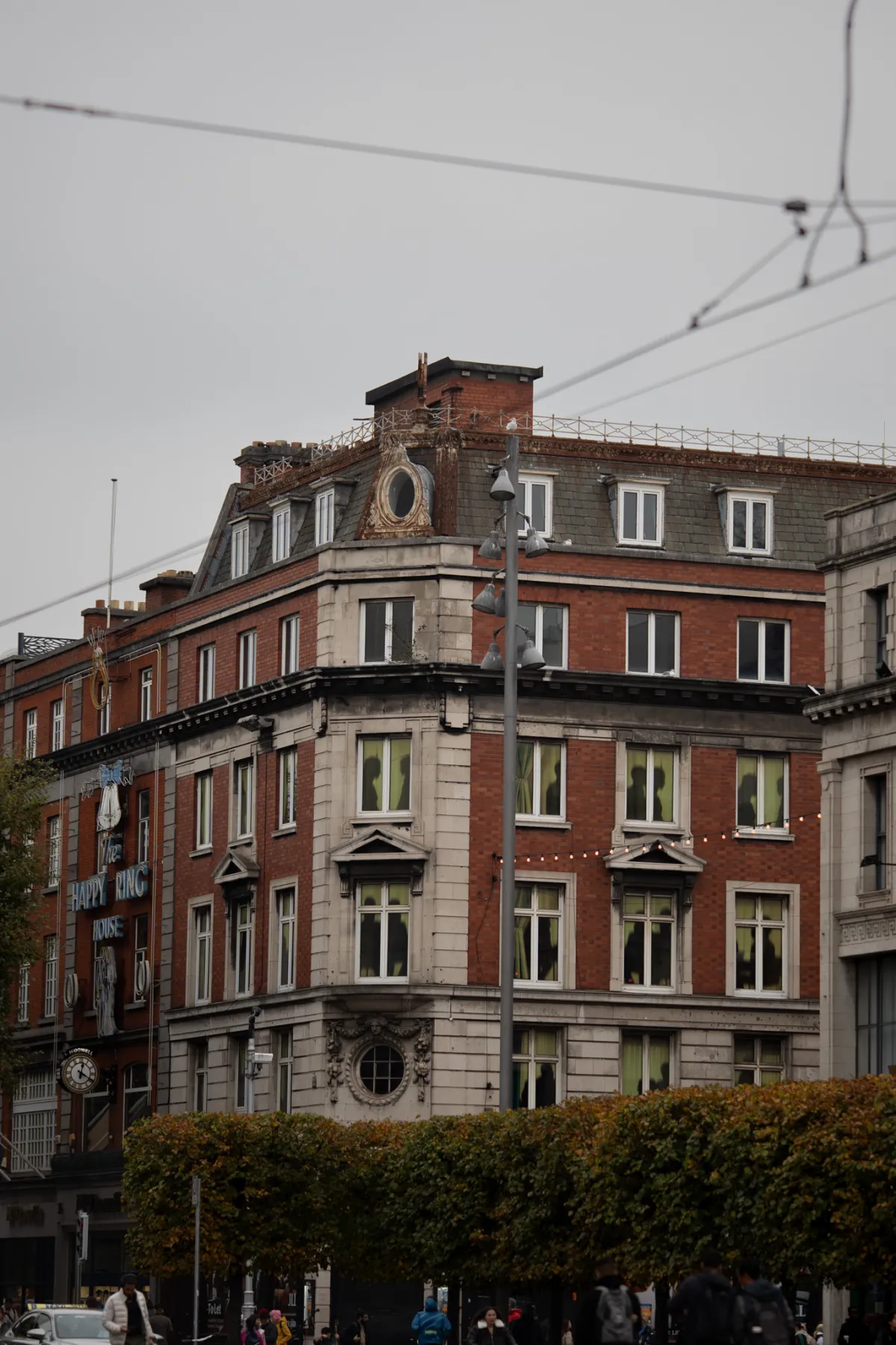 1/2000 • f/1.4 • ISO 160 • 85 mm