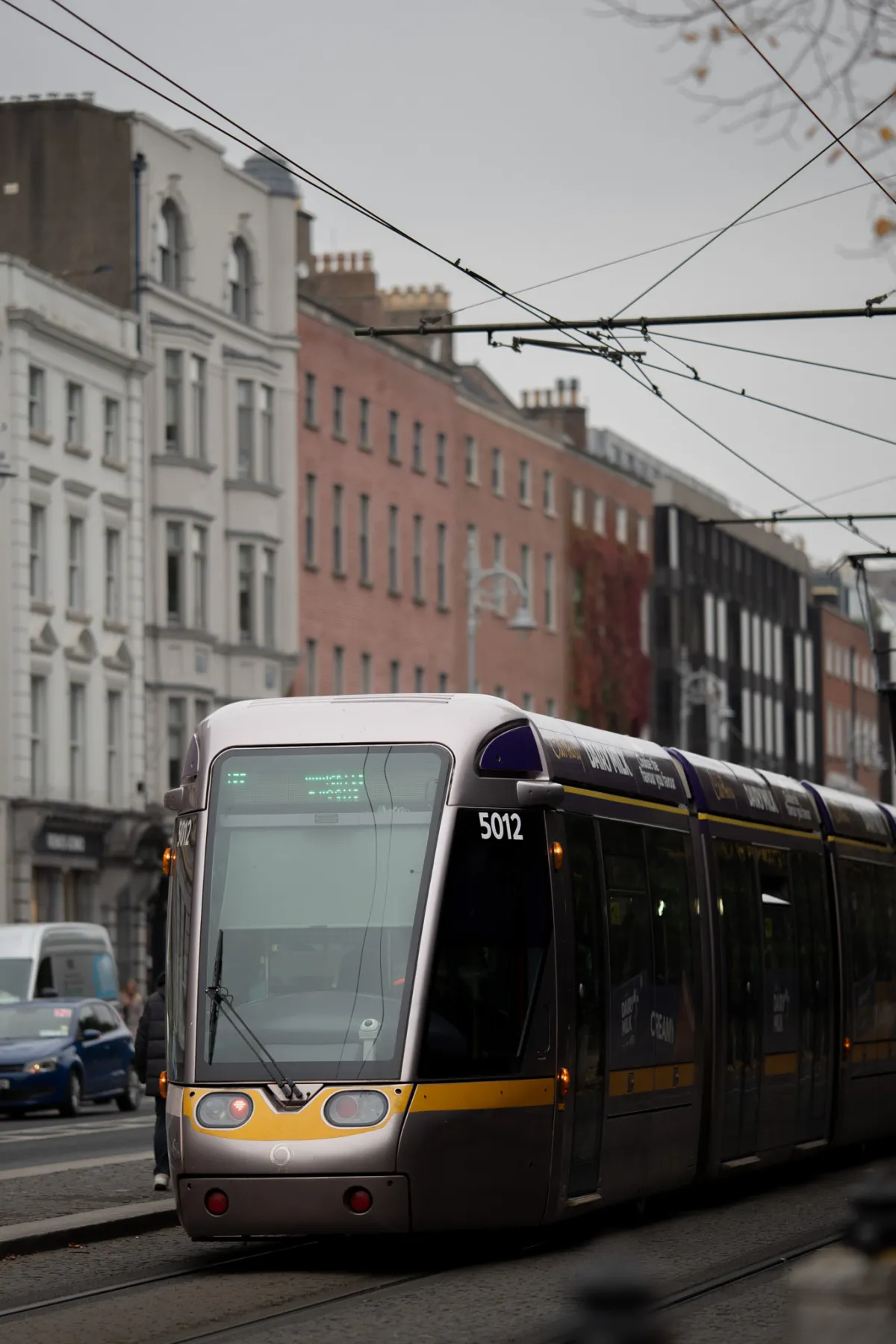 1/2000 • f/1.4 • ISO 250 • 85 mm